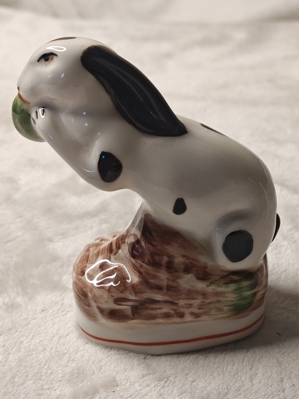 Collectible Staffordshire Ceramic Rabbit Reproduction Metropolitan Museum Art - Picture 3 of 6